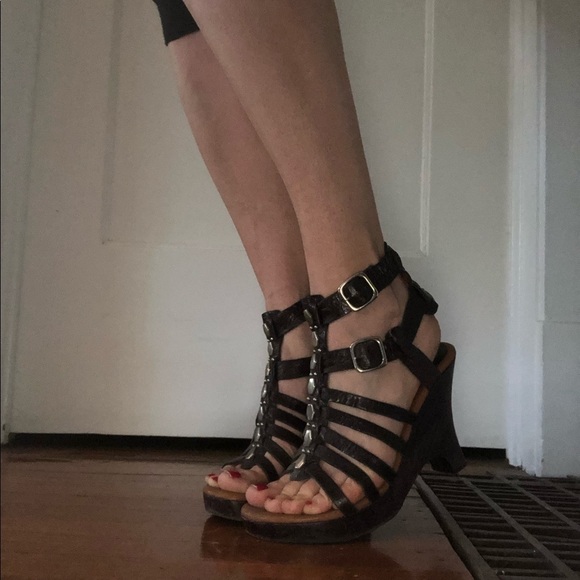 Calleen Cordero designed handmade sandals. - Picture 2 of 6